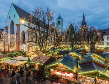 Freiburger Weihnachtsmarkt am Rathausplatz © FWTM-Spiegelhalter