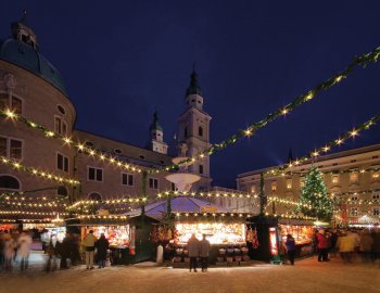 Weihnachtsmarkt in Salzburg © LianeM-shutterstock.com/2013