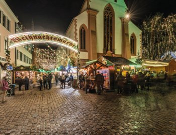 Freiburger Weihnachtsmarkt am Rathausplatz und Franziskanerstraße © FWTM-Spiegelhalter
