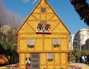 Zitronenfest in Menton &copy; magspace-stock.adobe.com