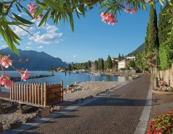 Spazierweg am Gardaseeufer Malcesine © SusaZoom - stock.adobe.com