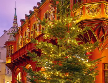 Weihnachtliche Dekoration vor dem Historischen Kaufhaus © Patrick Lohmüller - stock.adobe.com