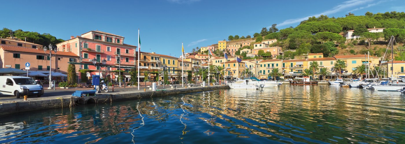 Hafen von Porto Azzurro