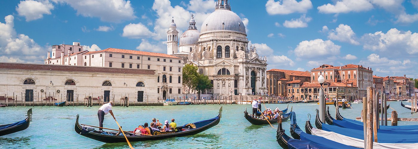 Gondeln auf dem Canal Grande