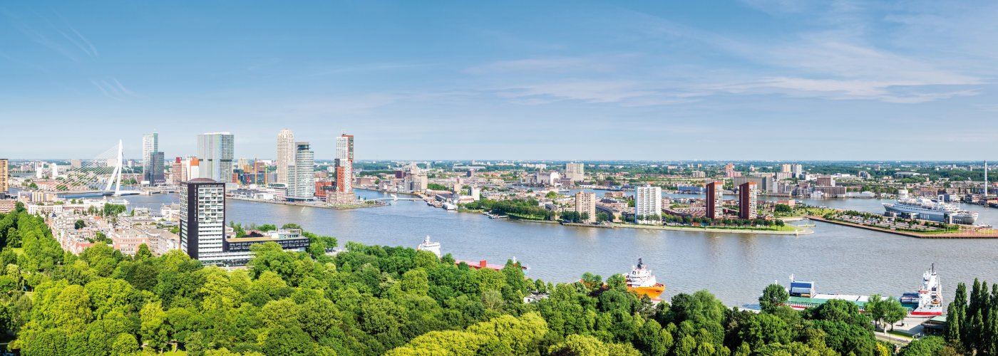 Hafen und Erasmusburg in Rotterdam