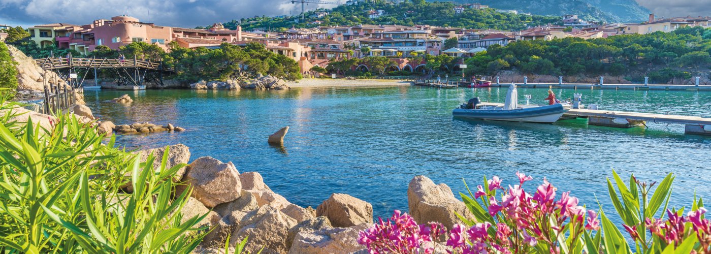 Blick auf Hafen und Stadt Porto Cervo
