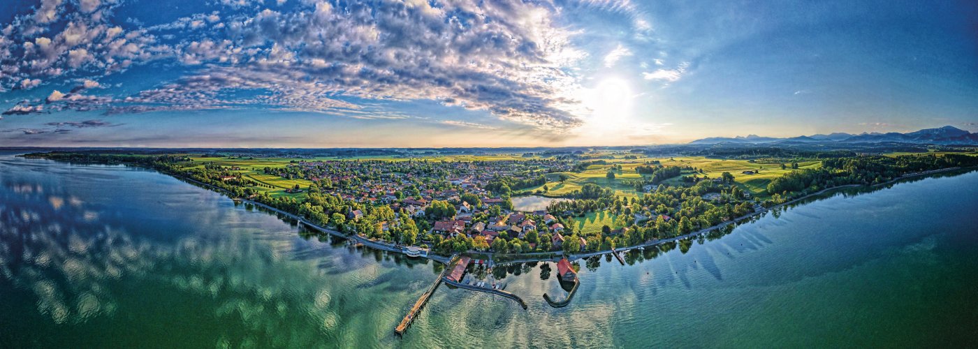 Blick auf Chieming am Chiemsee